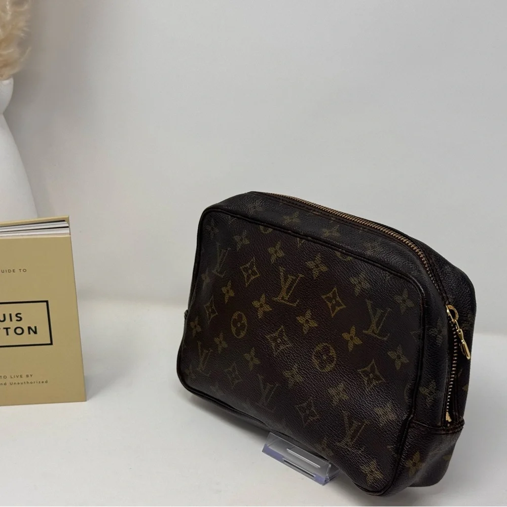 💯Authentic LOUIS VUITTON Trousse 23 Cosmetic Bag